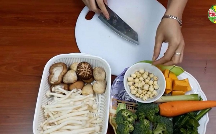 Vegetarian Vietnamese Recipes ingredients of the soup